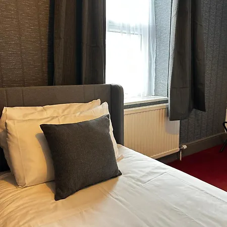 The Derby Hotel 2*